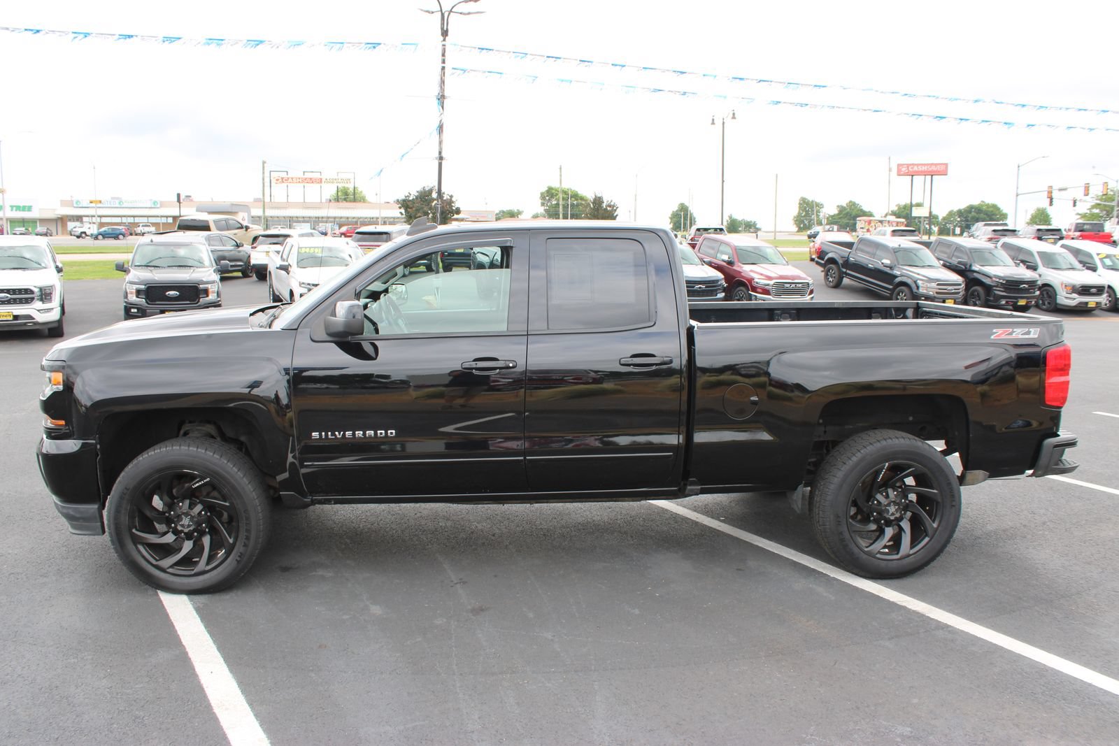 Used 2017 Chevrolet Silverado 1500 LT w/ All Star Edition AWD/4WD image 5