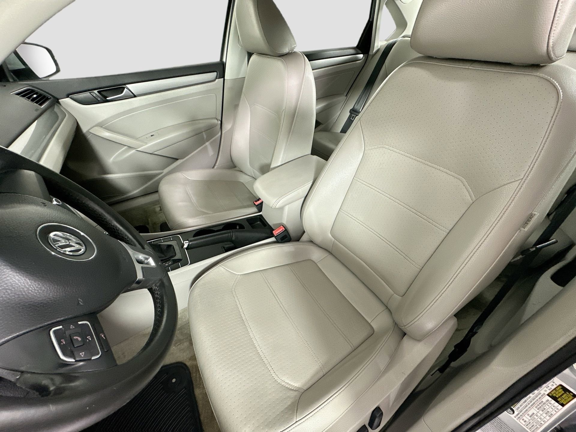 Used 2015 Volkswagen Passat 1.8T Limited Edition image 19