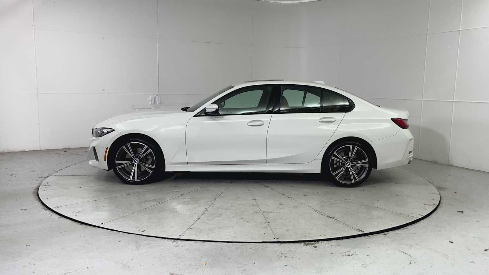 Used 2023 BMW 330i xDrive Sedan w/ Premium Package image 5