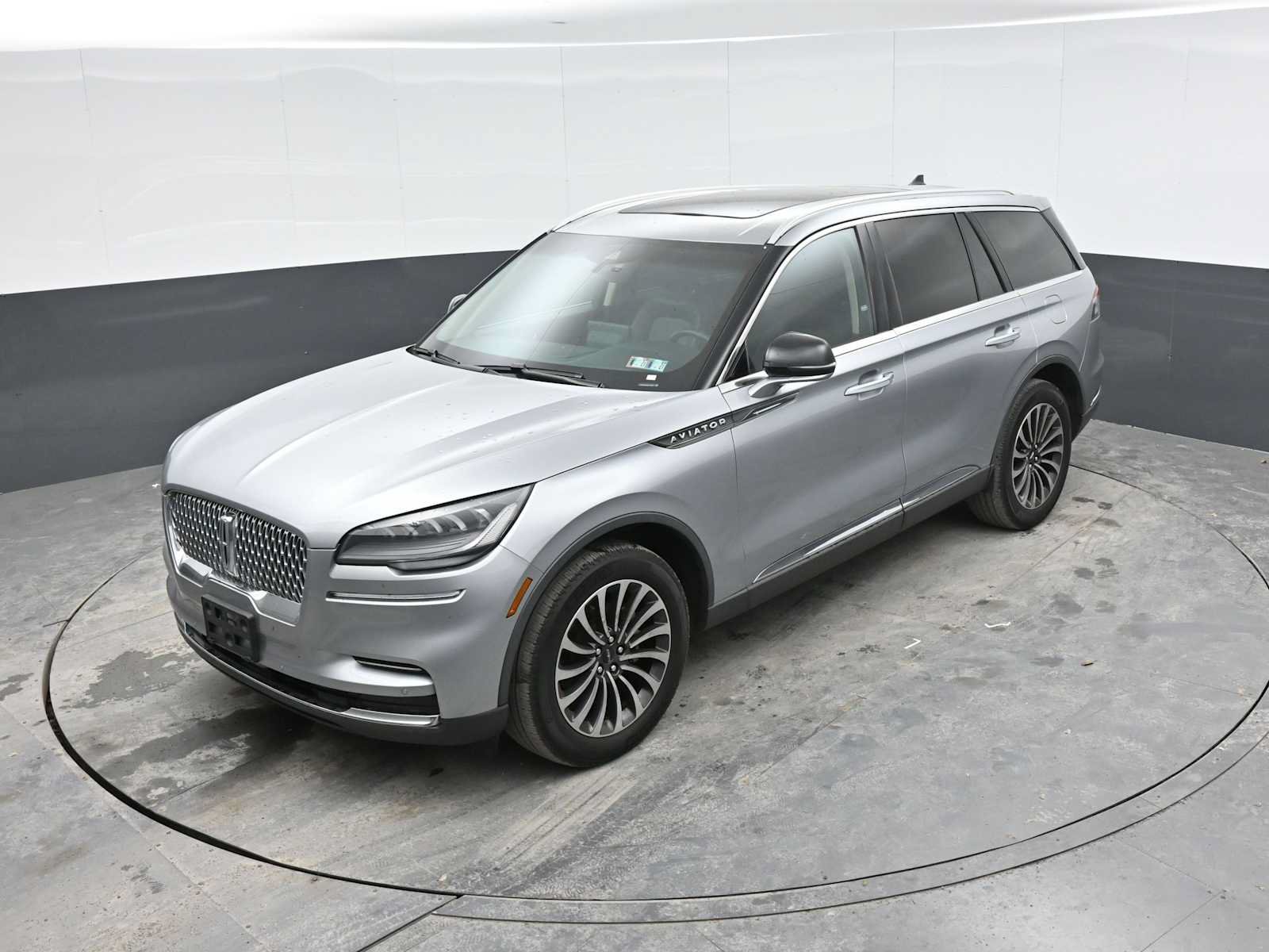 Used 2023 Lincoln Aviator AWD w/ Premium Package image 14