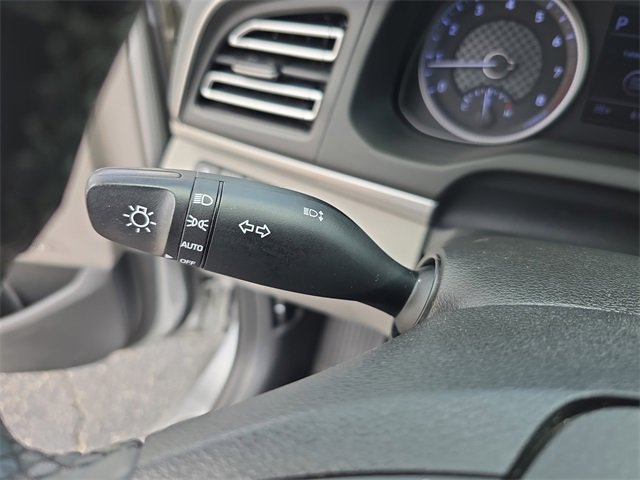 Used 2020 Hyundai Elantra Limited image 26