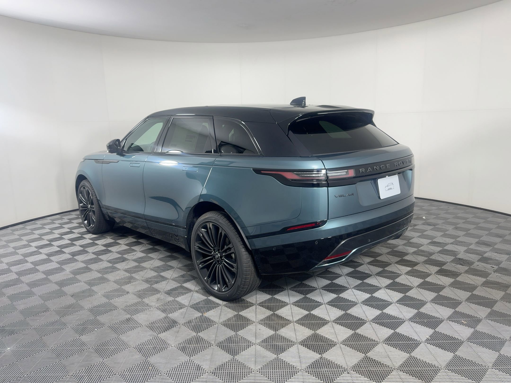 New 2026 Land Rover Range Rover Velar Dynamic SE AWD/4WD image 3