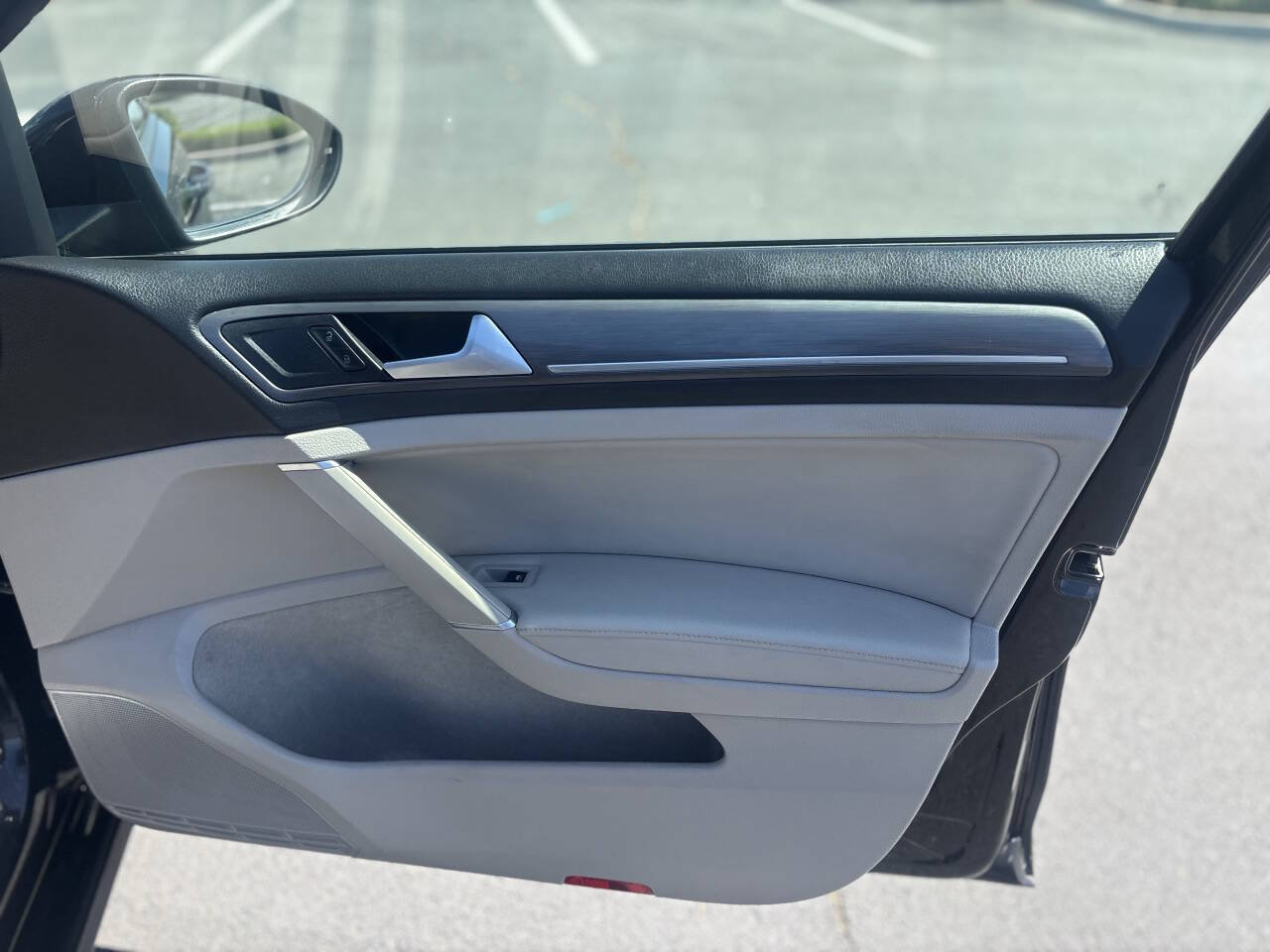 Used 2019 Volkswagen e-Golf SEL Premium FWD image 21