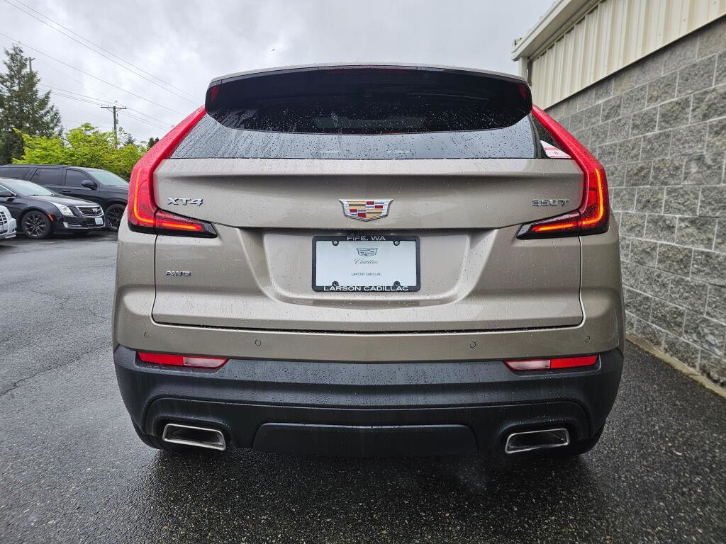 Used 2023 Cadillac XT4 Luxury w/ Cold Weather Package AWD/4WD image 6