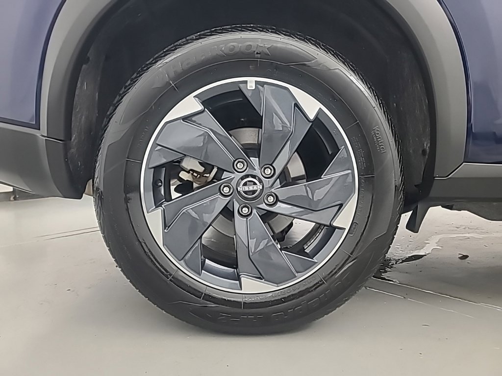 Used 2026 Nissan Rogue SV AWD/4WD image 10