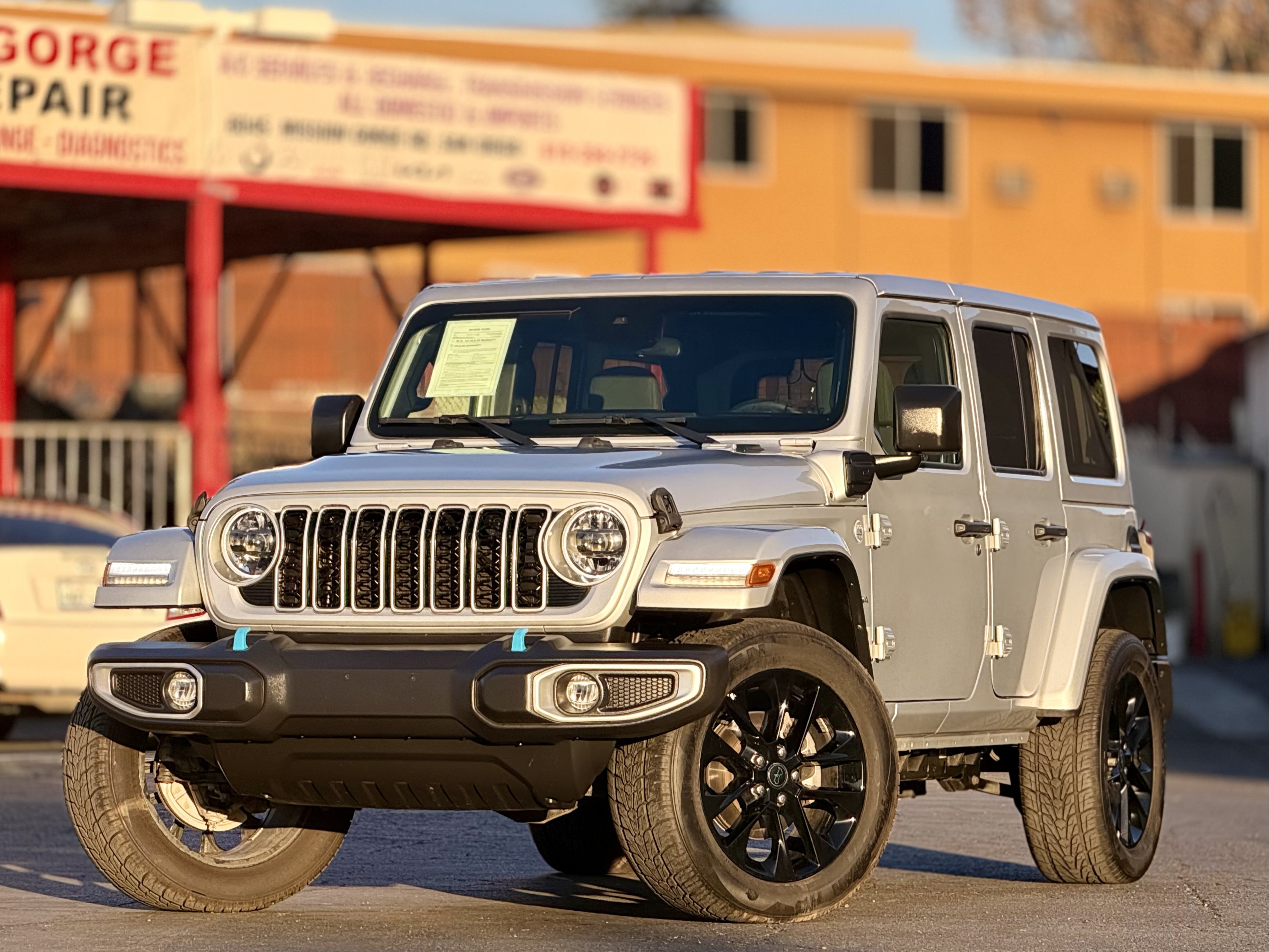 Used 2024 Jeep Wrangler Unlimited Sahara AWD/4WD image 1
