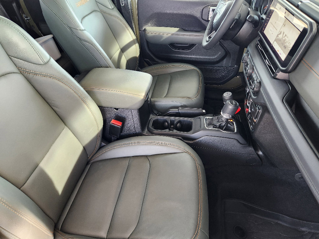 Used 2025 Jeep Gladiator Mojave w/ Convenience Group image 13