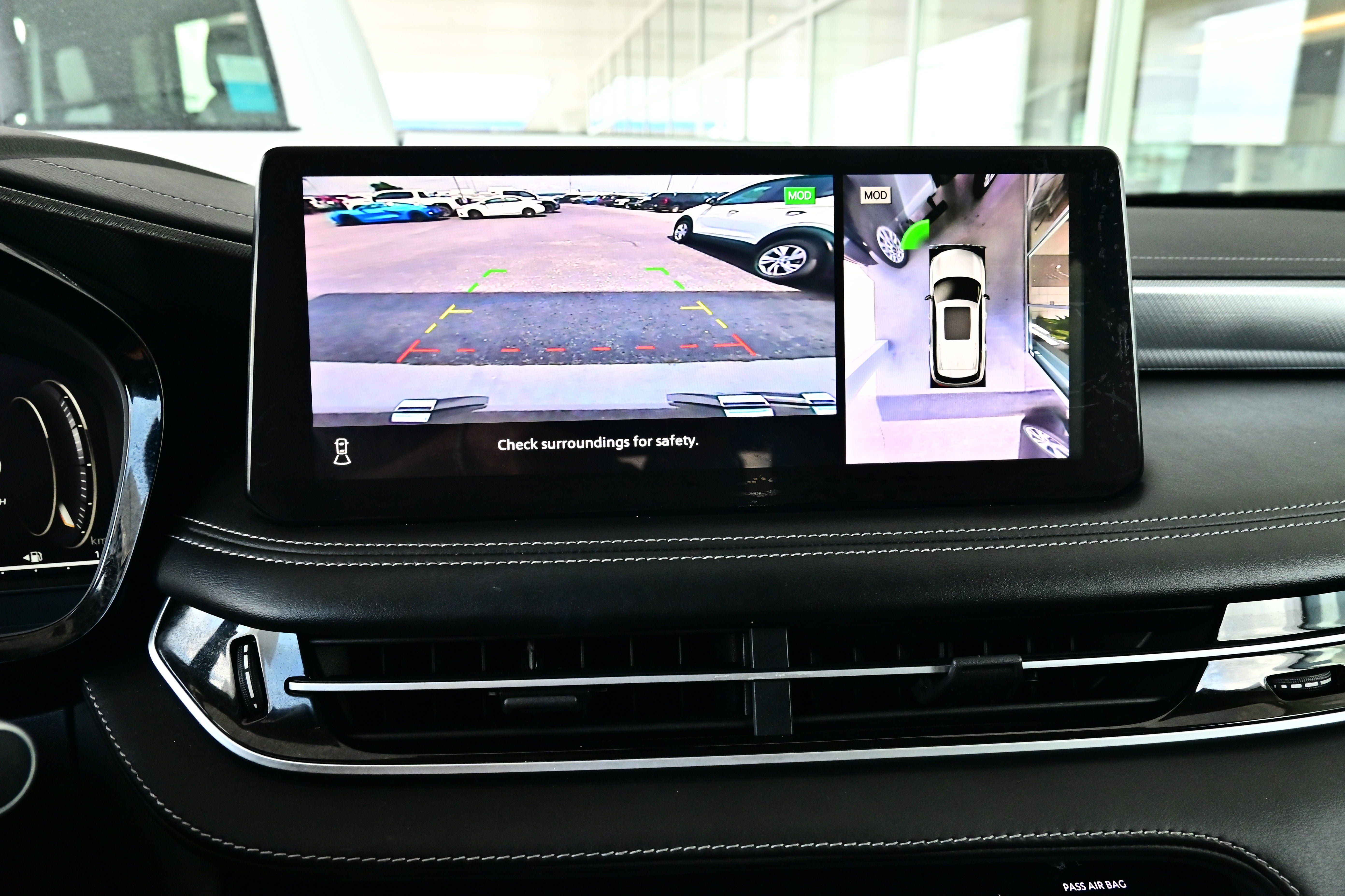 Used 2023 INFINITI QX60 Luxe w/ Cargo Package AWD/4WD image 28