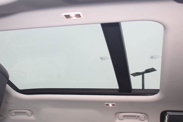 Used 2024 Land Rover Defender 110 S image 25