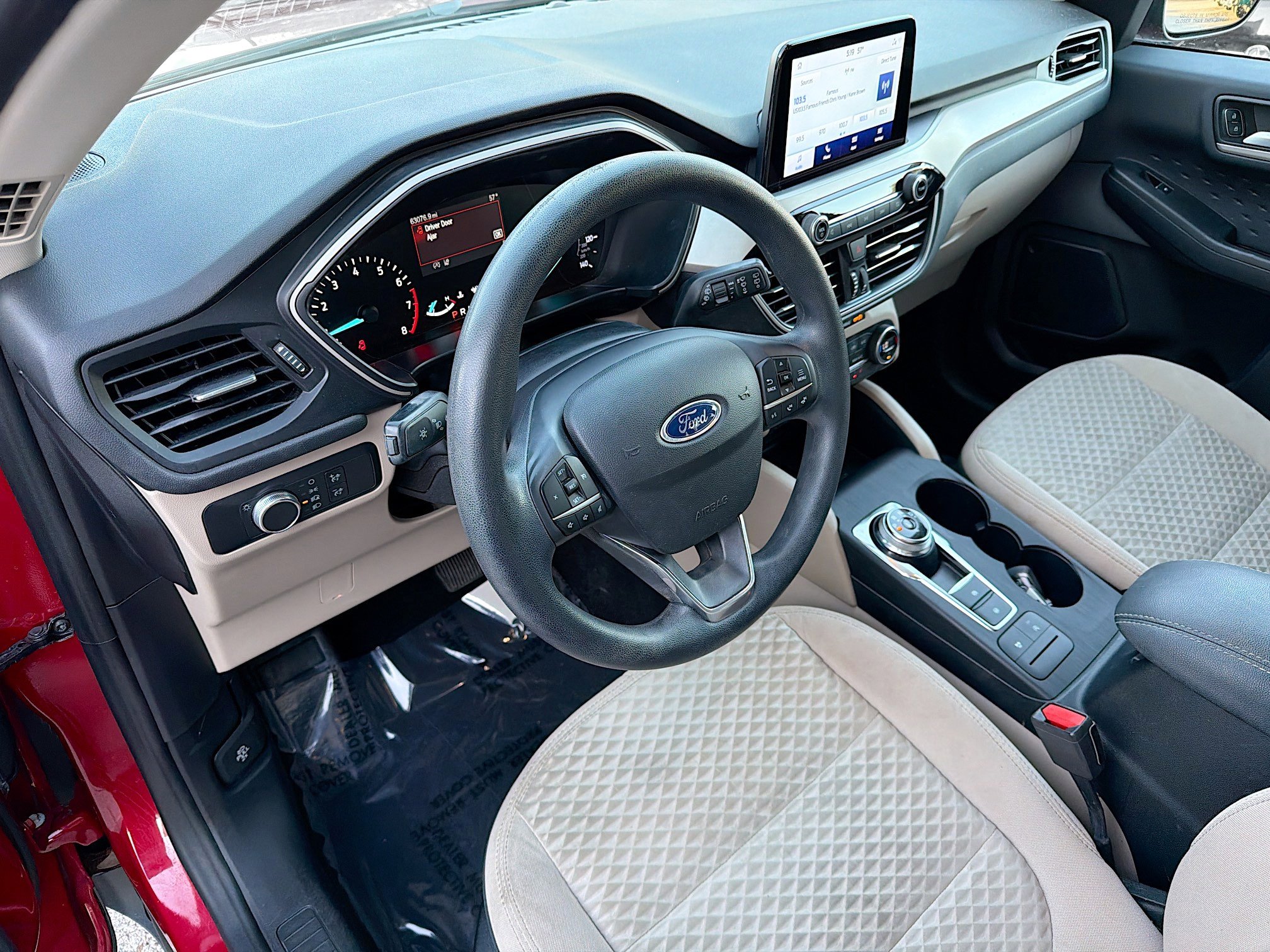 Used 2020 Ford Escape SE image 24