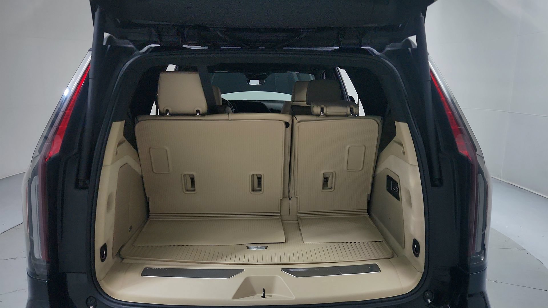 Used 2023 Cadillac Escalade Premium Luxury w/ Performance Package AWD/4WD image 26