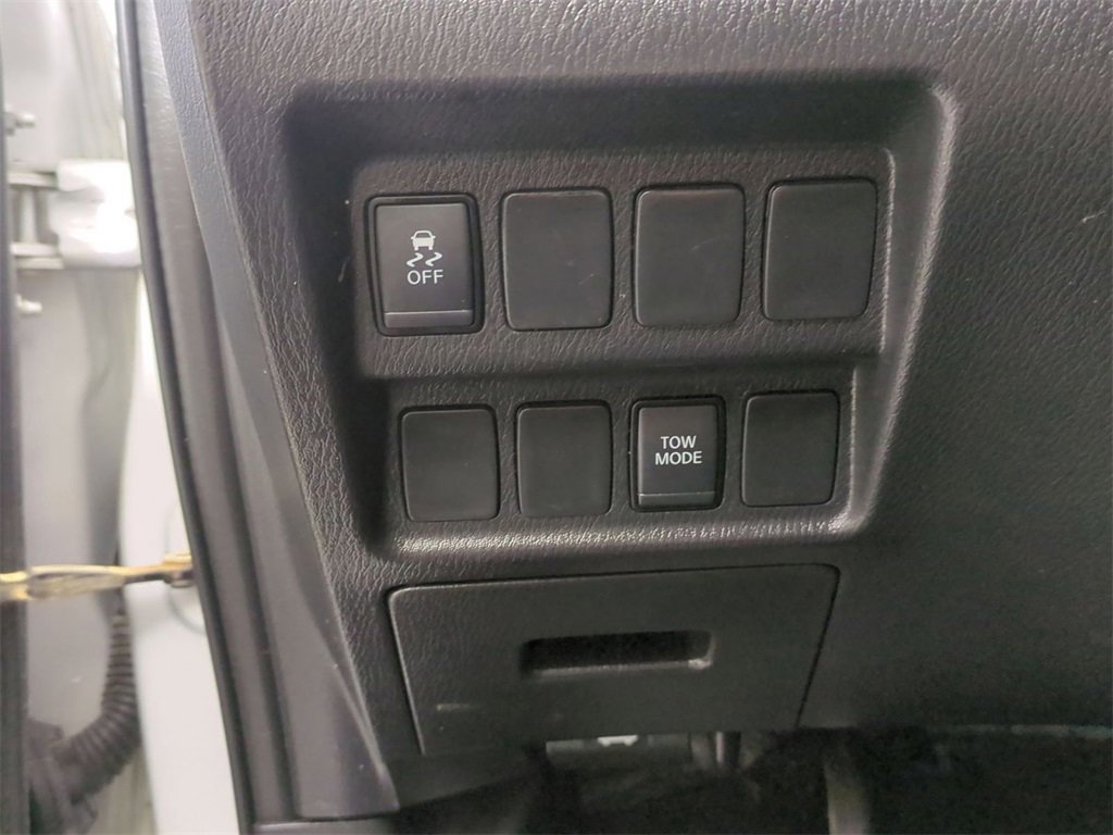 Used 2018 Nissan Pathfinder SV image 16