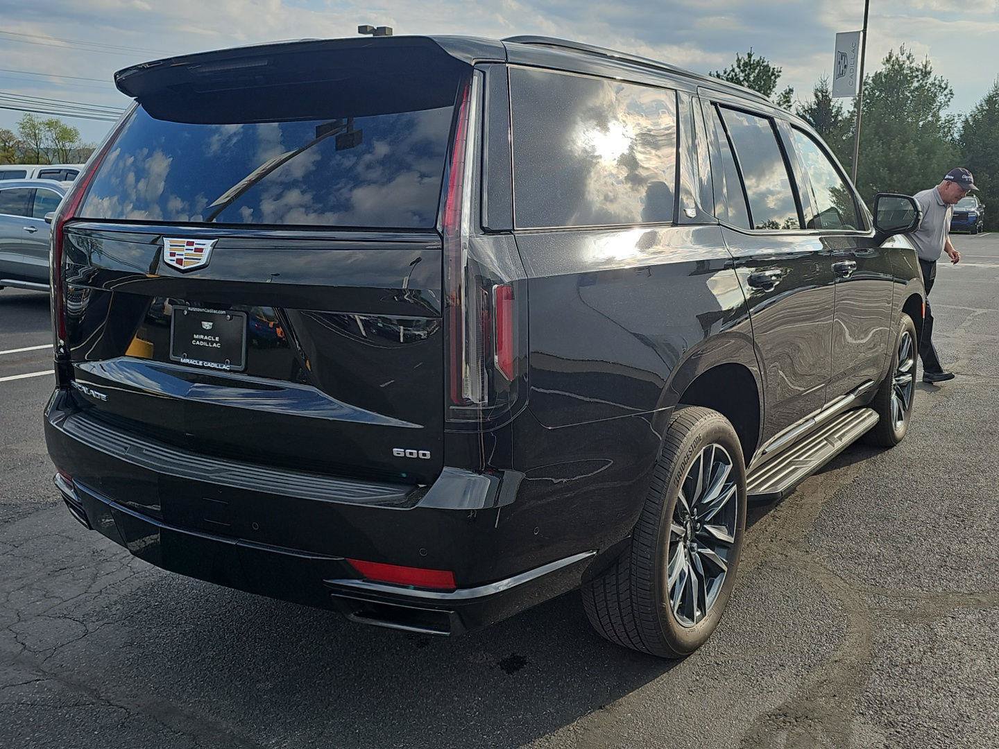 Used 2023 Cadillac Escalade Sport AWD/4WD image 3
