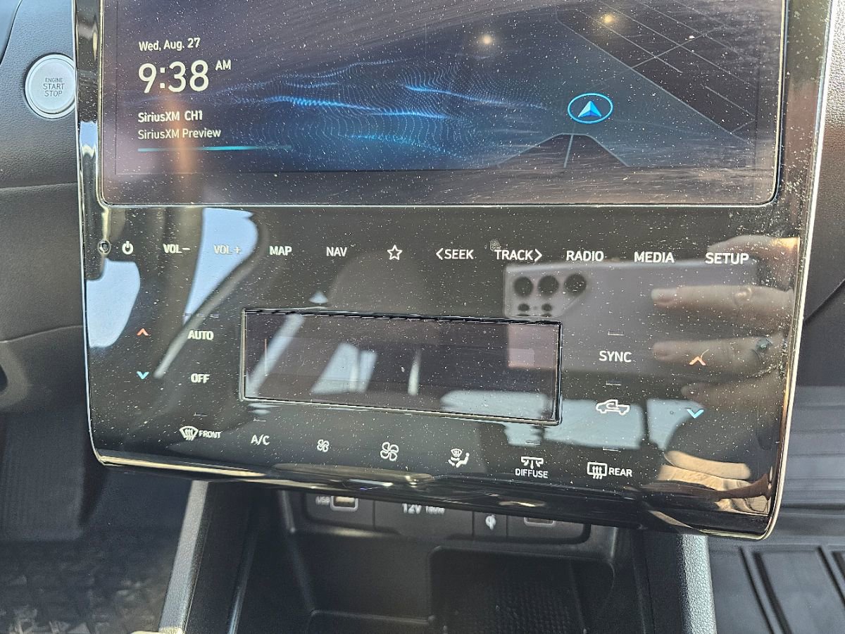 Used 2023 Hyundai Santa Cruz SEL Premium image 9