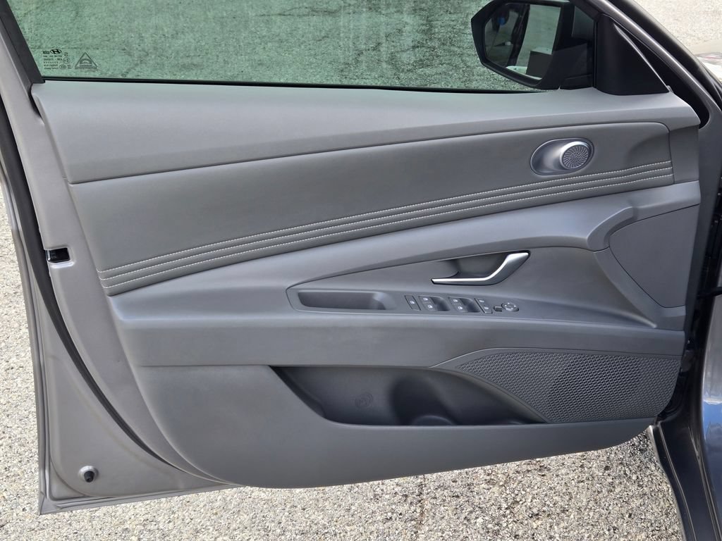 Used 2023 Hyundai Elantra SEL w/ Convenience Package FWD image 26