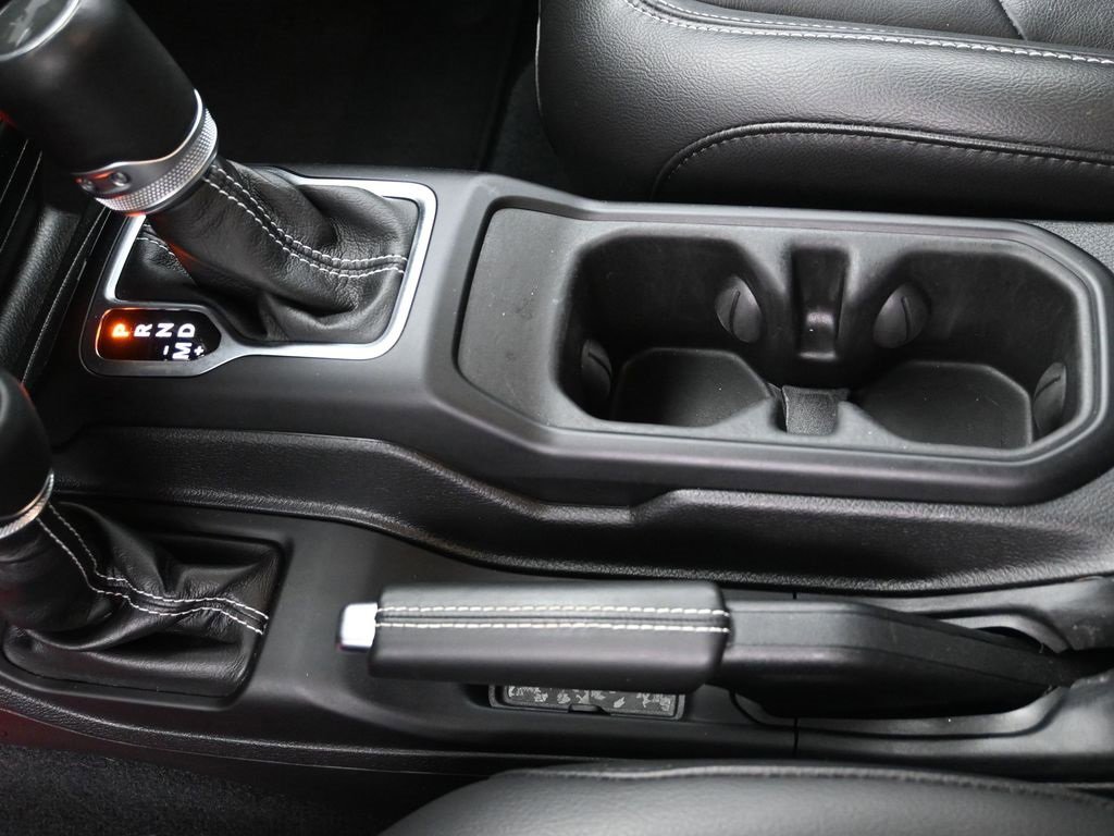 Used 2023 Jeep Wrangler Unlimited Sahara image 15