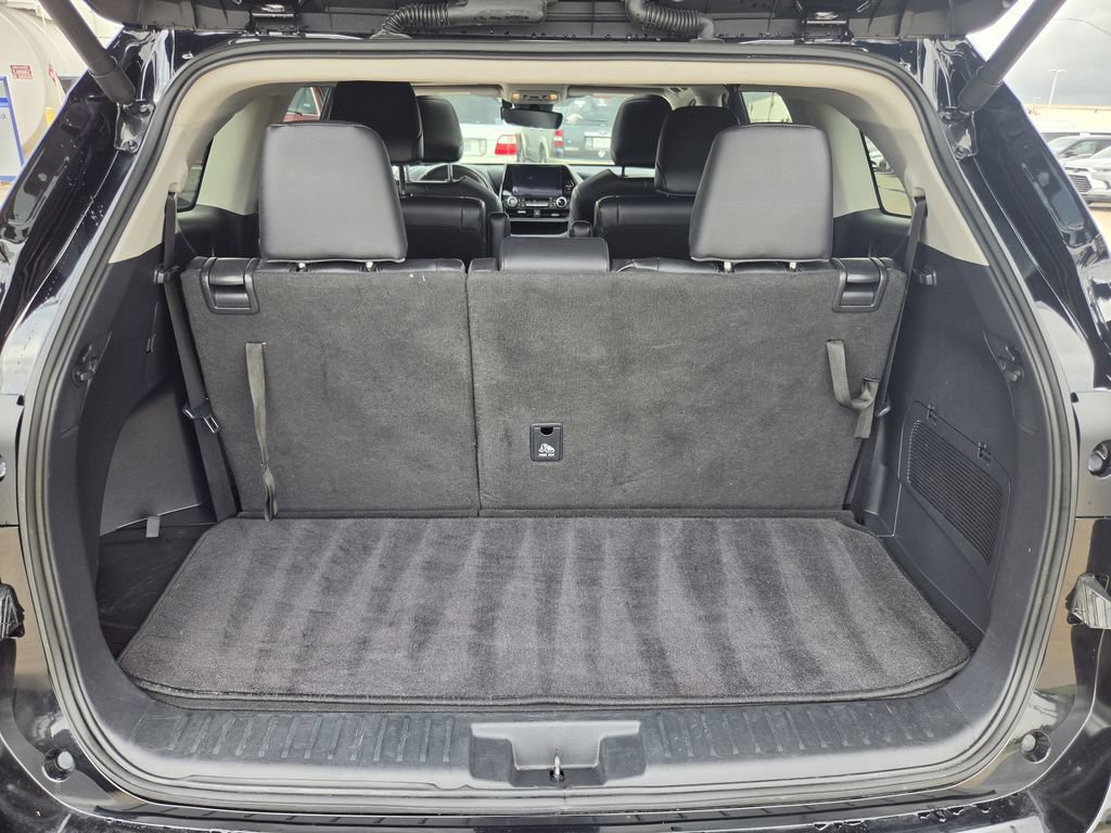 Used 2024 Toyota Highlander XLE FWD image 31