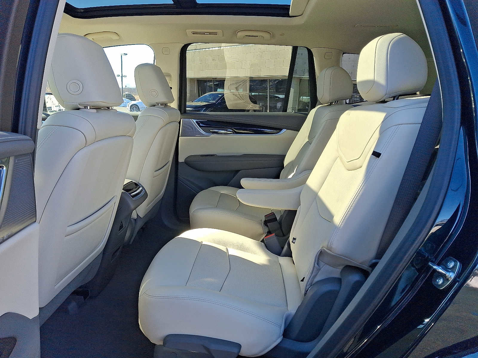 Used 2025 Cadillac XT6 Premium Luxury image 10