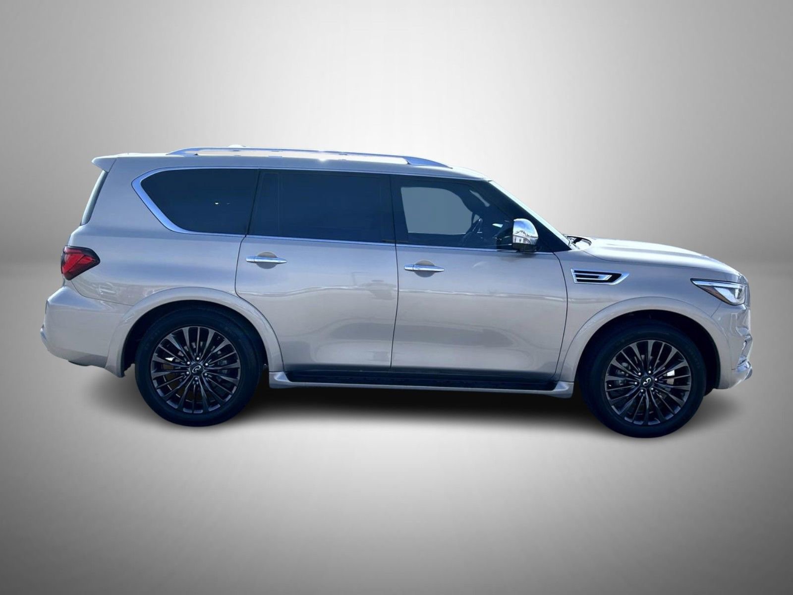 Used 2022 INFINITI QX80 Sensory w/ All-Season Package image 4