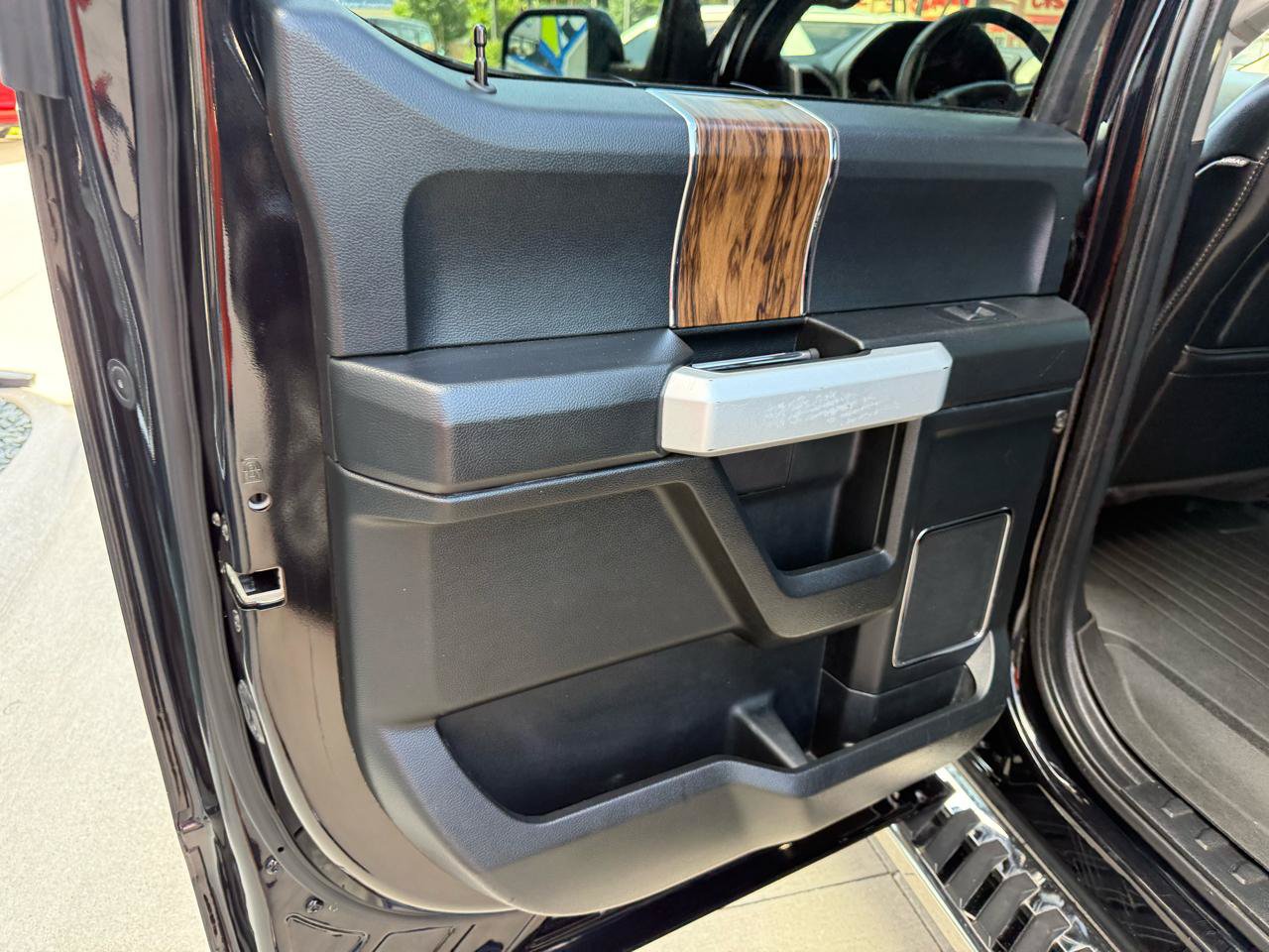 Used 2019 Ford F150 Lariat AWD/4WD image 14
