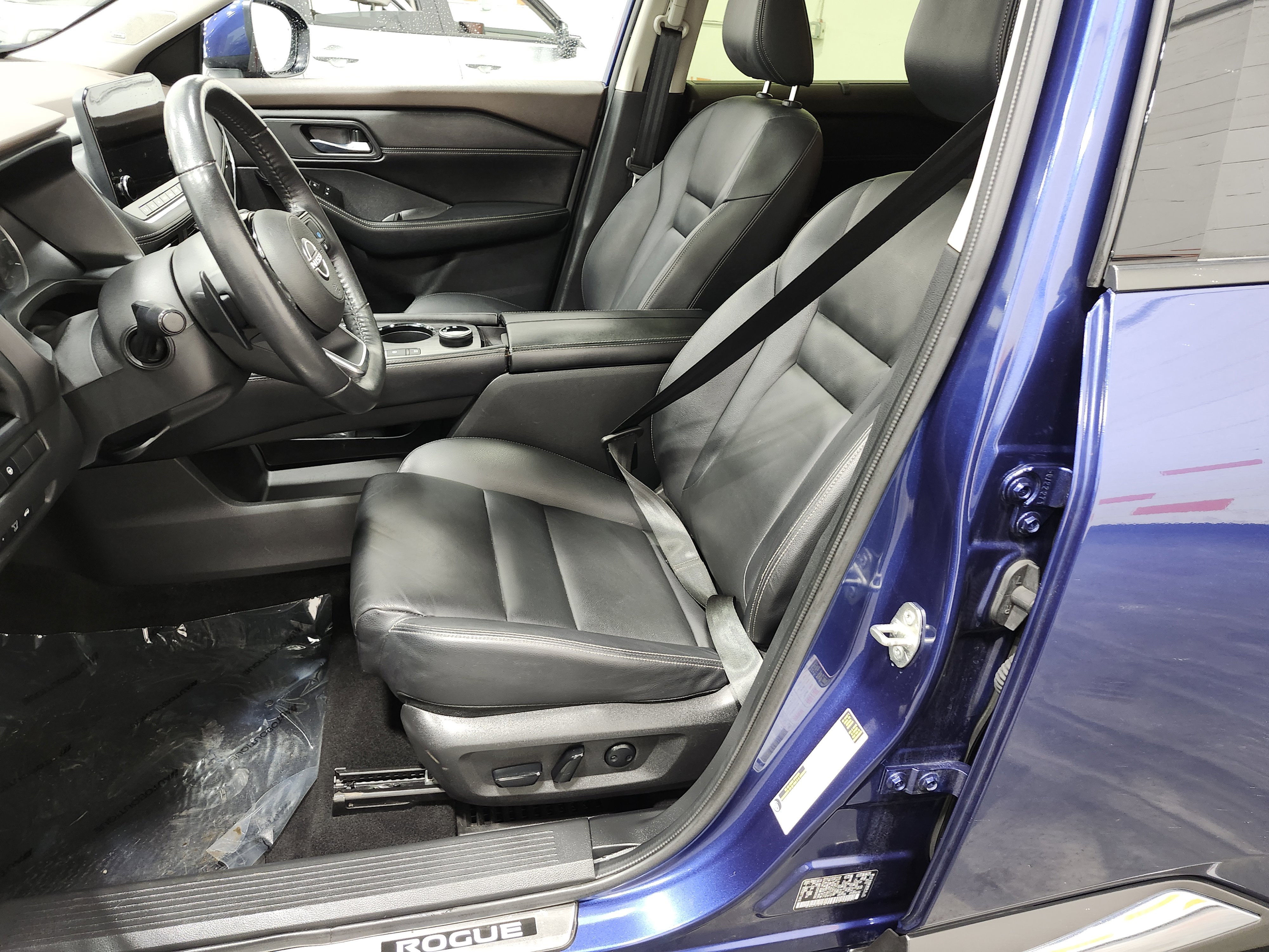 Used 2023 Nissan Rogue SL w/ SL Premium Package image 28