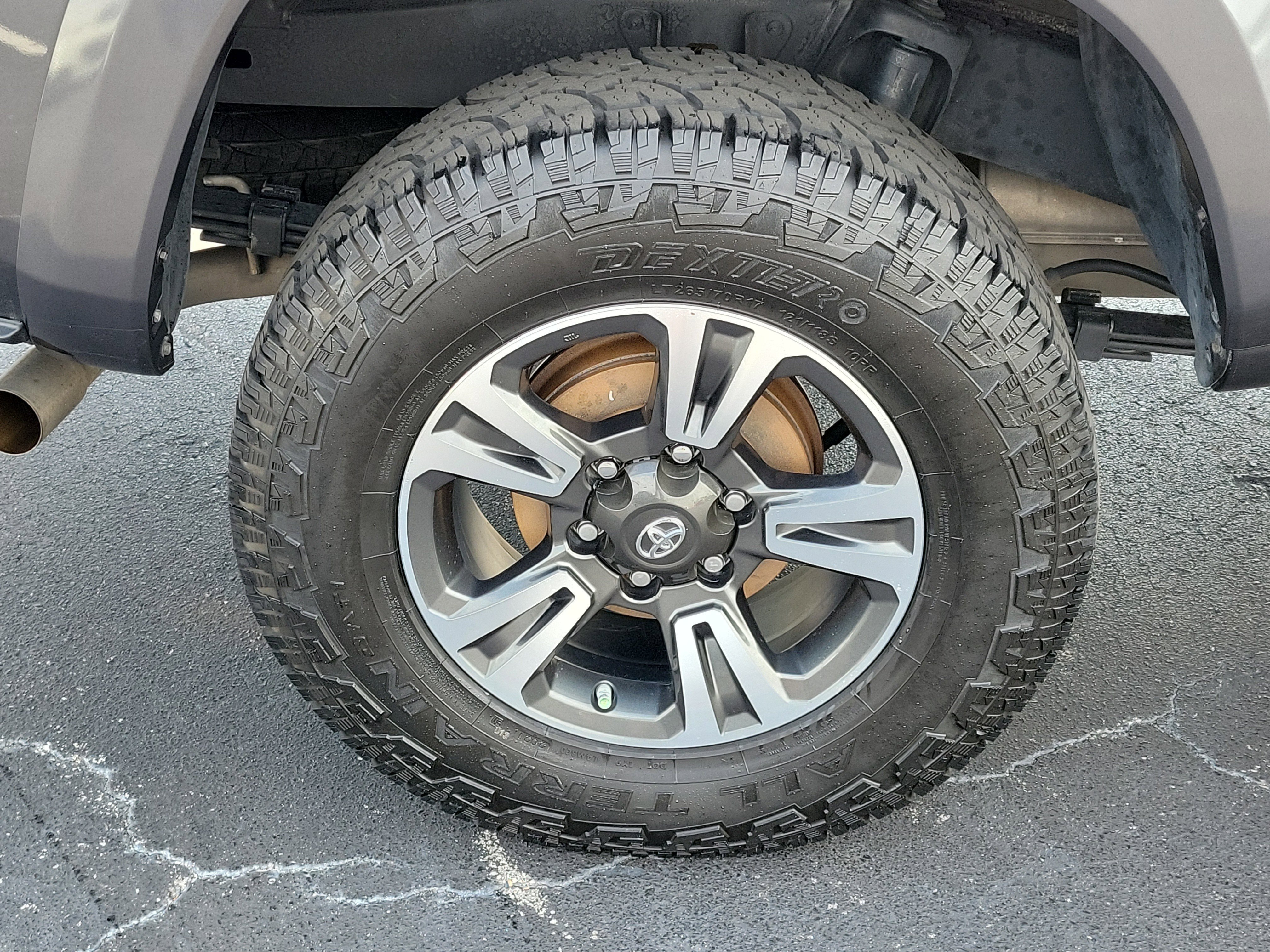 Used 2017 Toyota Tacoma TRD Sport w/ Tow Package RWD image 7