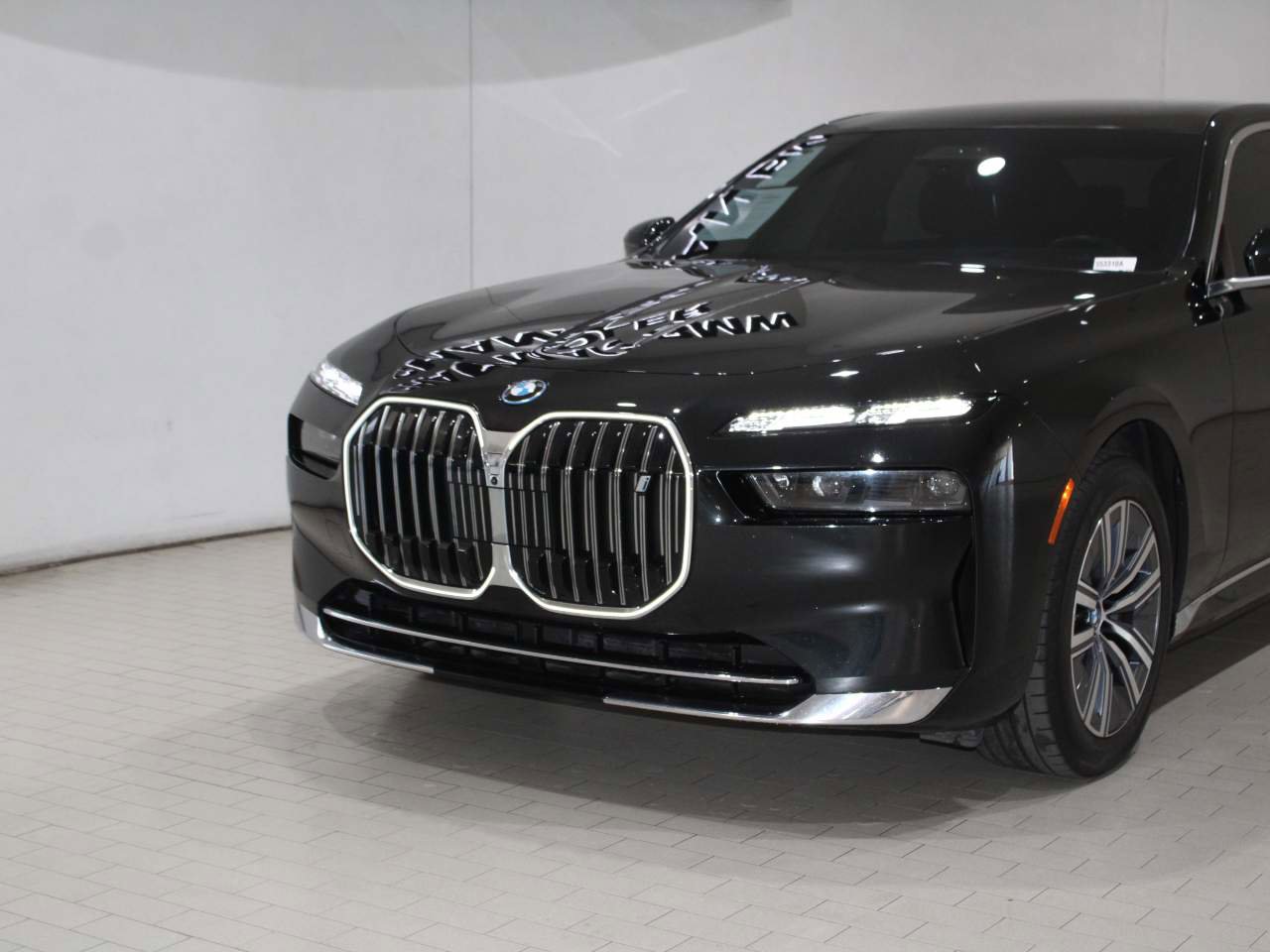 Certified 2024 BMW i7 eDrive50 w/ Executive Package RWD image 2