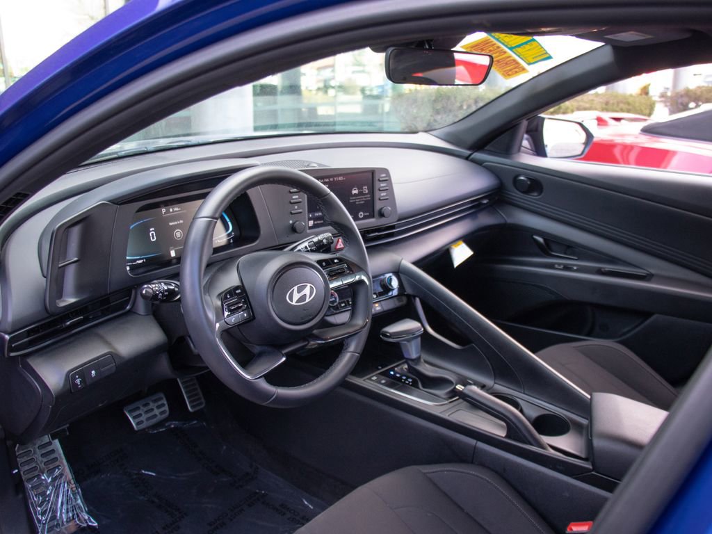 Used 2025 Hyundai Elantra Sport image 11