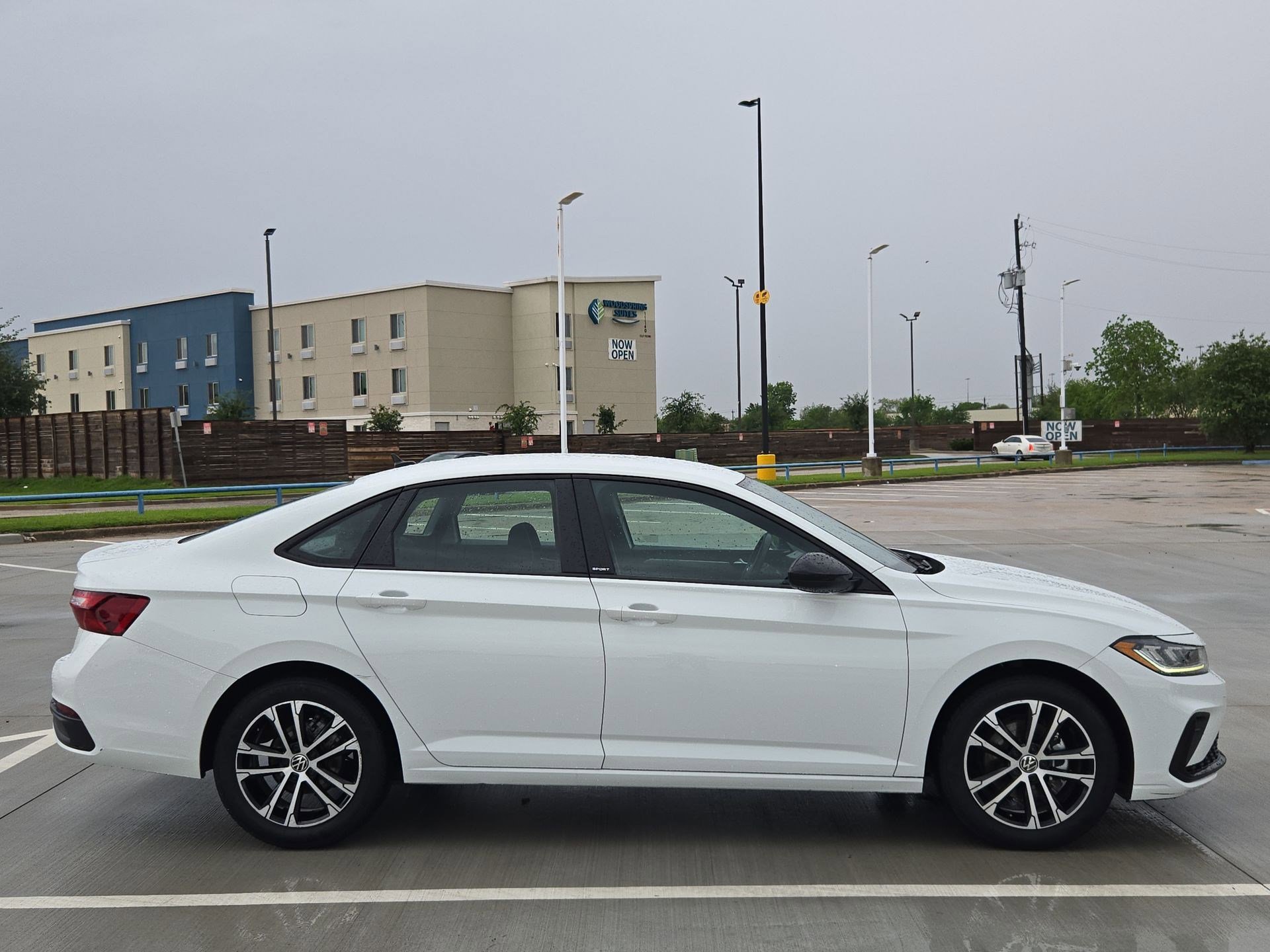 Used 2025 Volkswagen Jetta Sport image 2