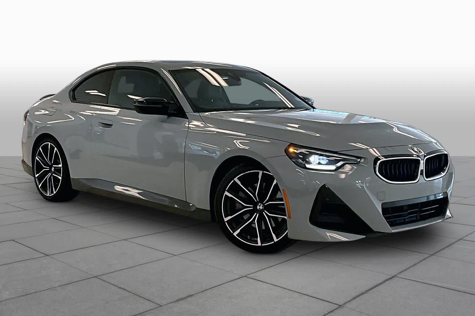 Used 2022 BMW 230i Coupe w/ M Sport Package RWD image 2