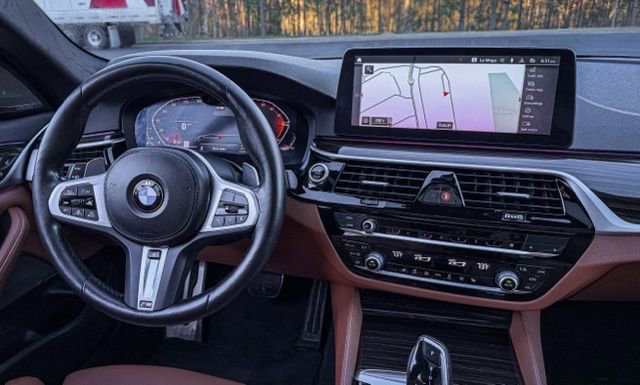 Used 2023 BMW 540i xDrive w/ M Sport Package image 28