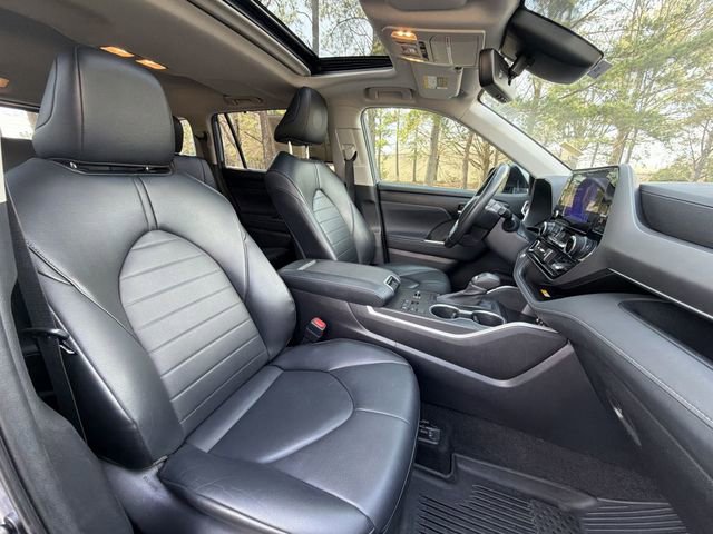 Used 2023 Toyota Highlander XLE image 27