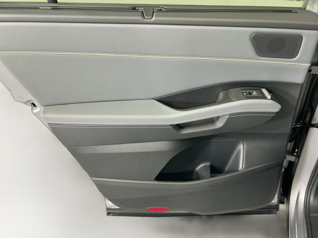 New 2027 Volkswagen Atlas SE FWD image 24