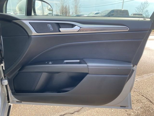 Used 2017 Ford Fusion SE w/ Fusion SE Technology Package image 31