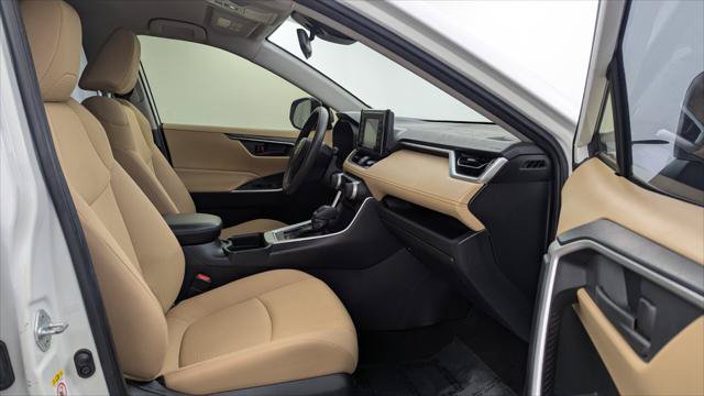 Used 2019 Toyota RAV4 LE FWD image 22