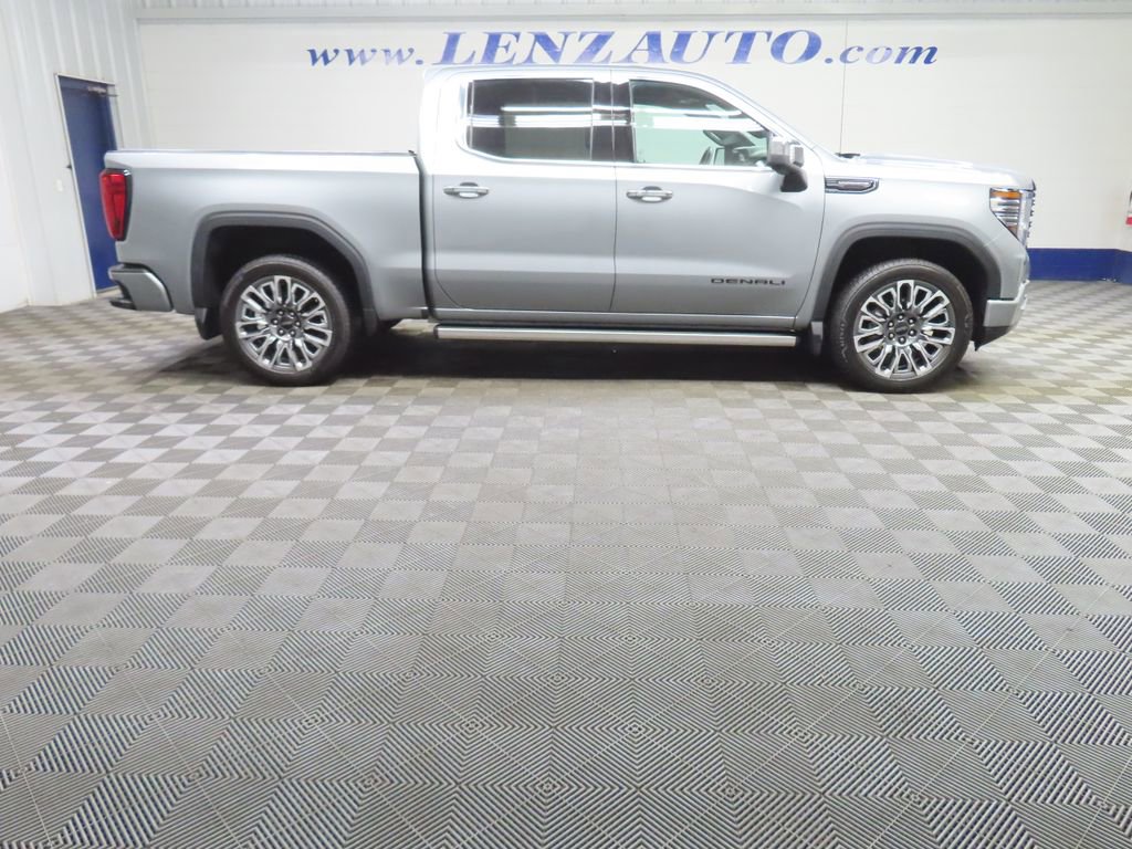 Used 2026 GMC Sierra 1500 Denali Ultimate w/ LPO, Black Badging Package AWD/4WD image 2