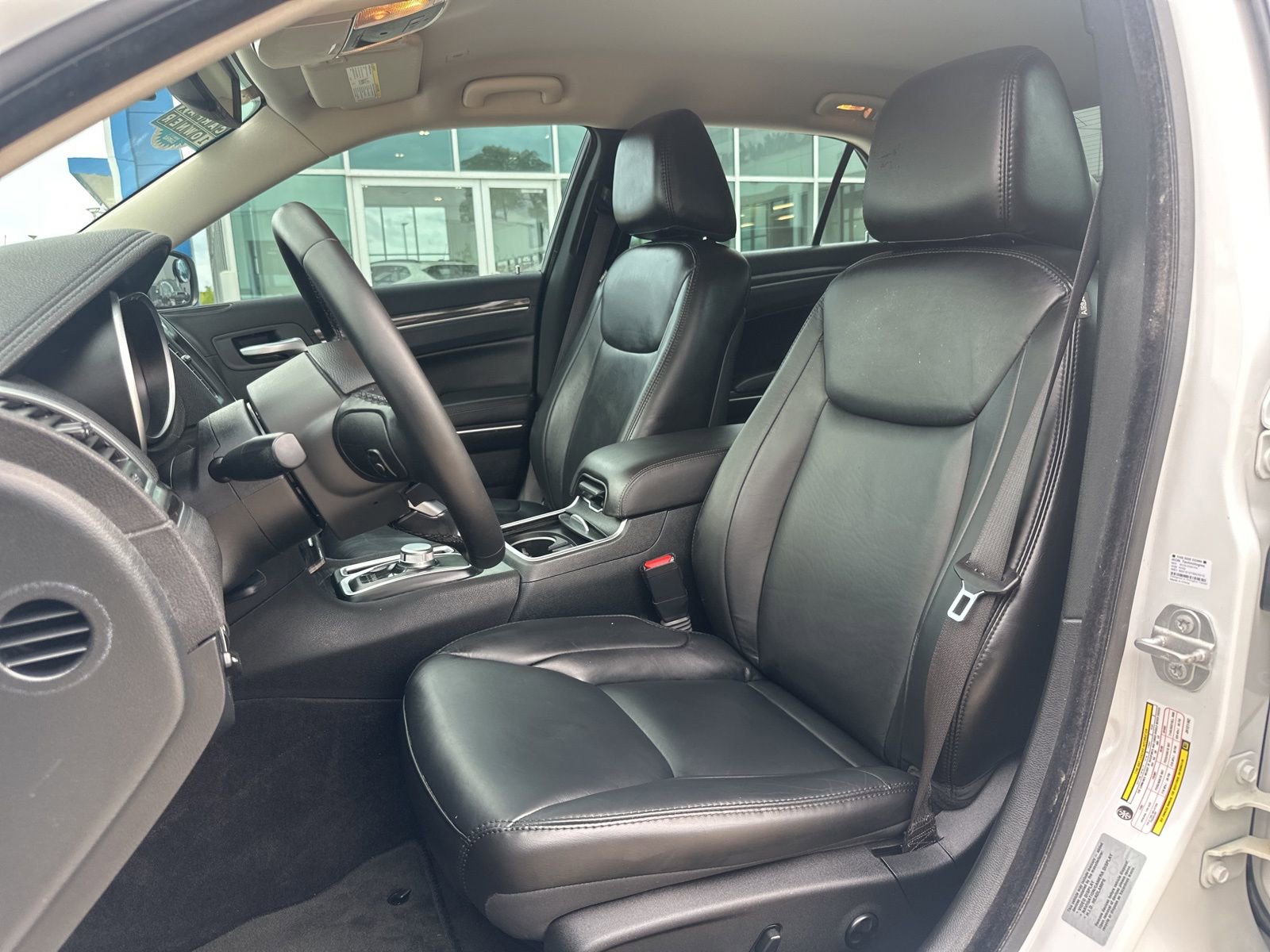 Used 2018 Chrysler 300 Touring L image 14