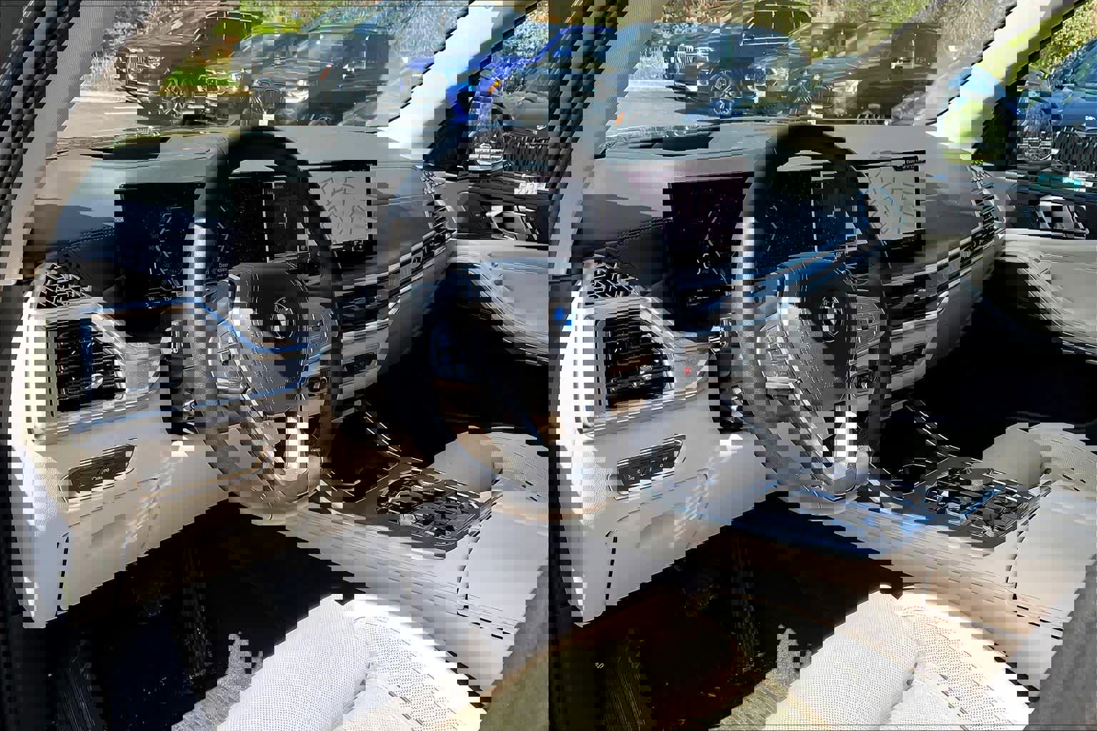 Used 2024 BMW X7 xDrive40i w/ Climate Comfort Package image 17