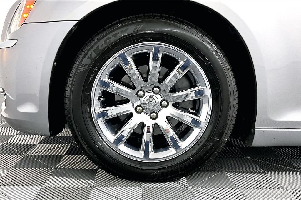 Used 2014 Chrysler 300 w/ Driver Convenience Group RWD image 8