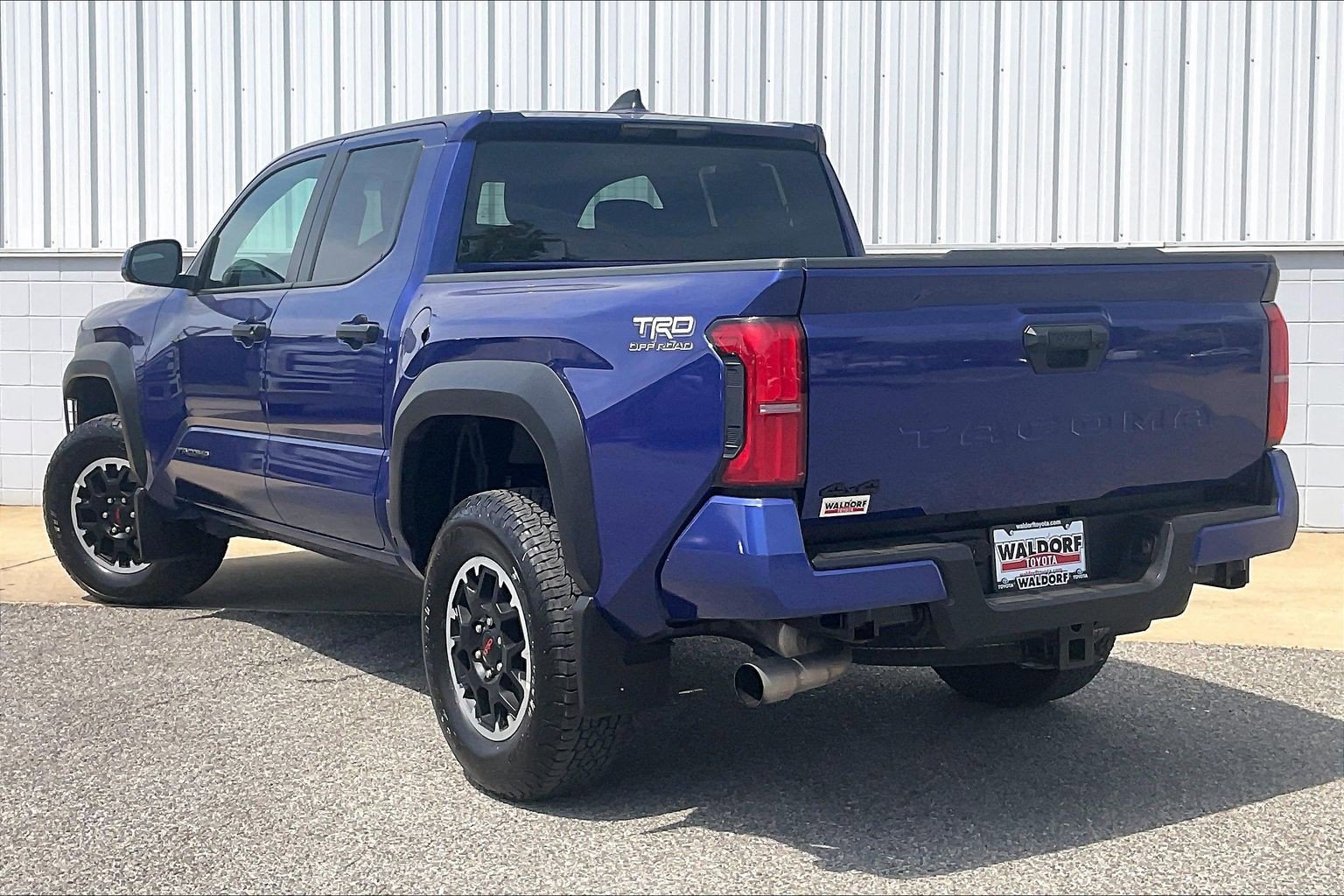 Used 2025 Toyota Tacoma TRD Off-Road AWD/4WD image 15