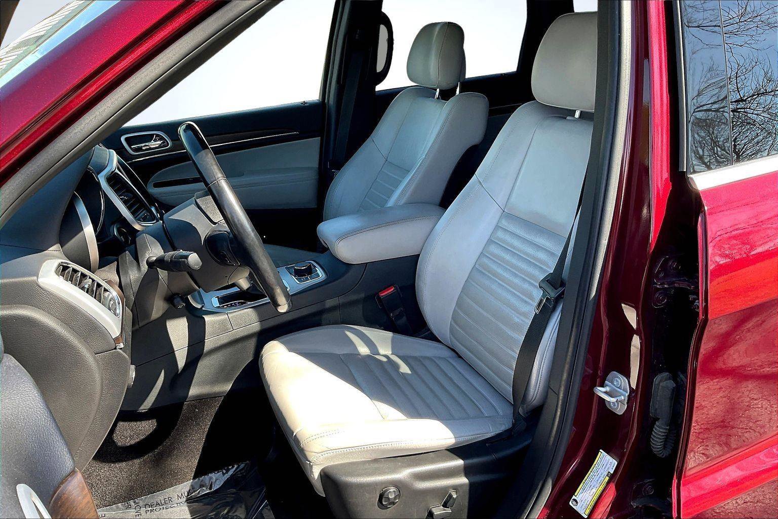 Used 2018 Jeep Grand Cherokee Limited AWD/4WD image 25