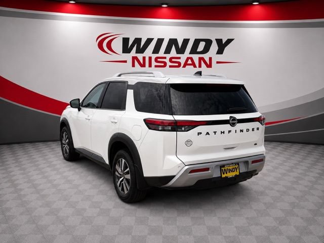 Used 2024 Nissan Pathfinder SL w/ Black Appearance Package FWD image 5