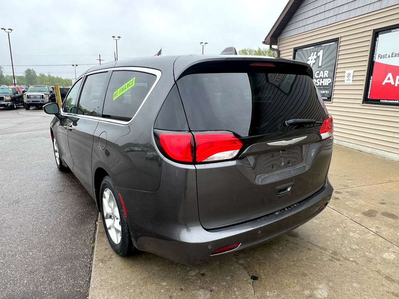 Used 2017 Chrysler Pacifica Touring image 7