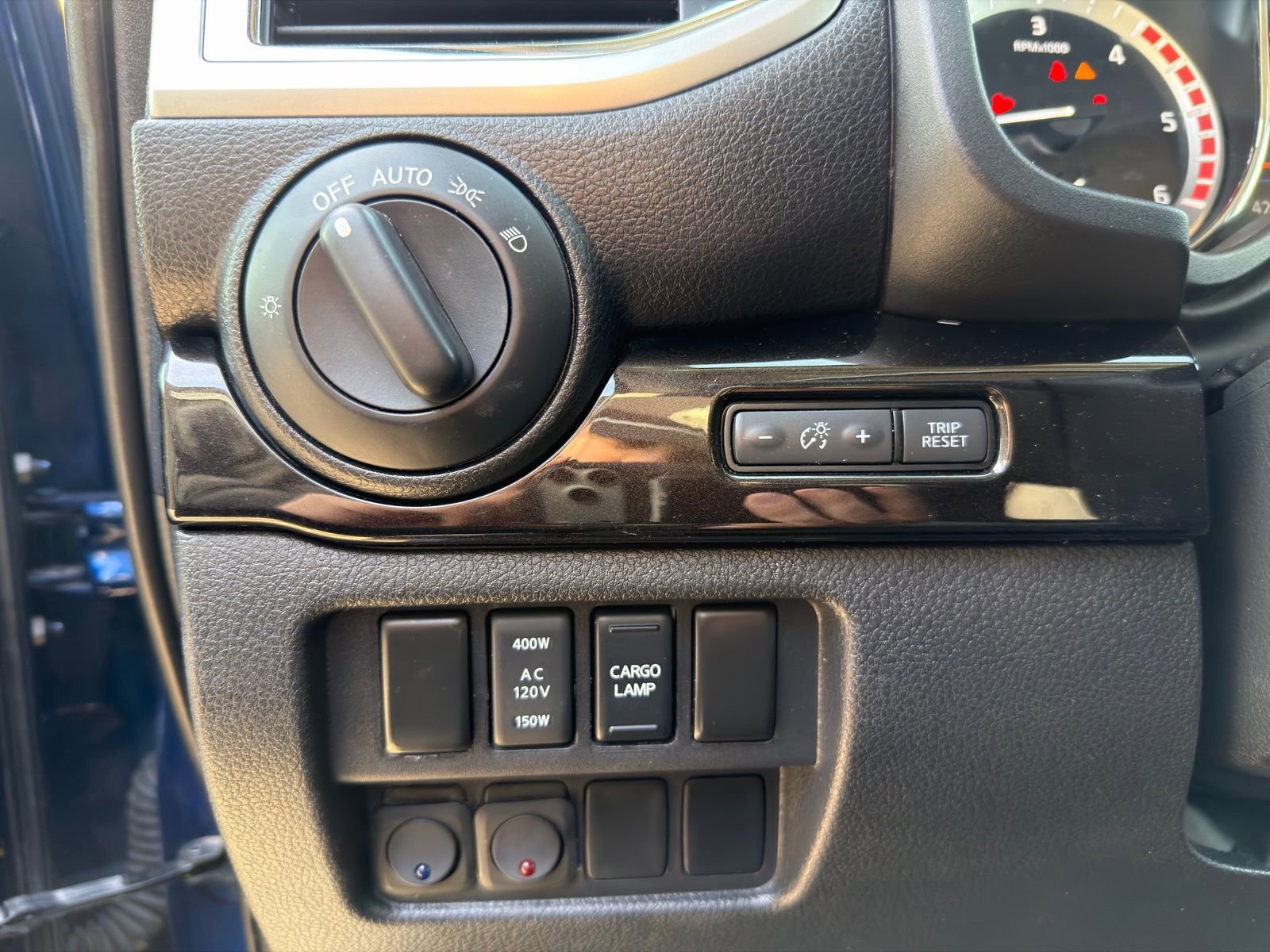 Used 2019 Nissan Titan SV w/ SV Convenience Package image 15