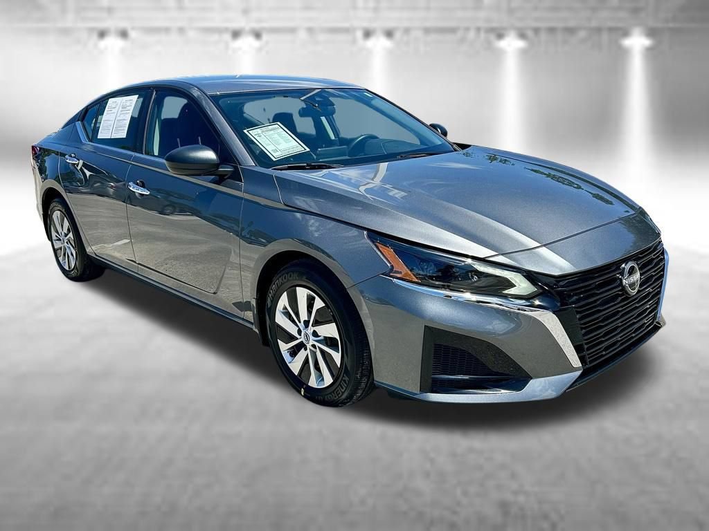 Certified 2025 Nissan Altima 2.5 S FWD image 3