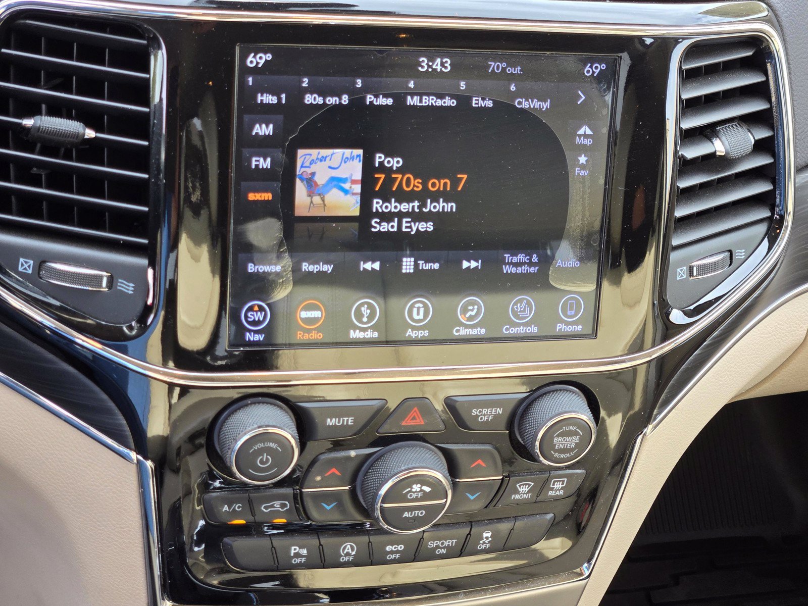Used 2019 Jeep Grand Cherokee Limited AWD/4WD image 25