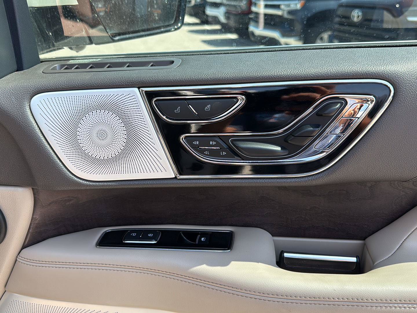 Used 2024 Lincoln Navigator Reserve w/ Equipment Group 201A AWD/4WD image 14