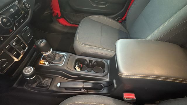 Used 2025 Jeep Wrangler Unlimited Sahara w/ Safety Group AWD/4WD image 24