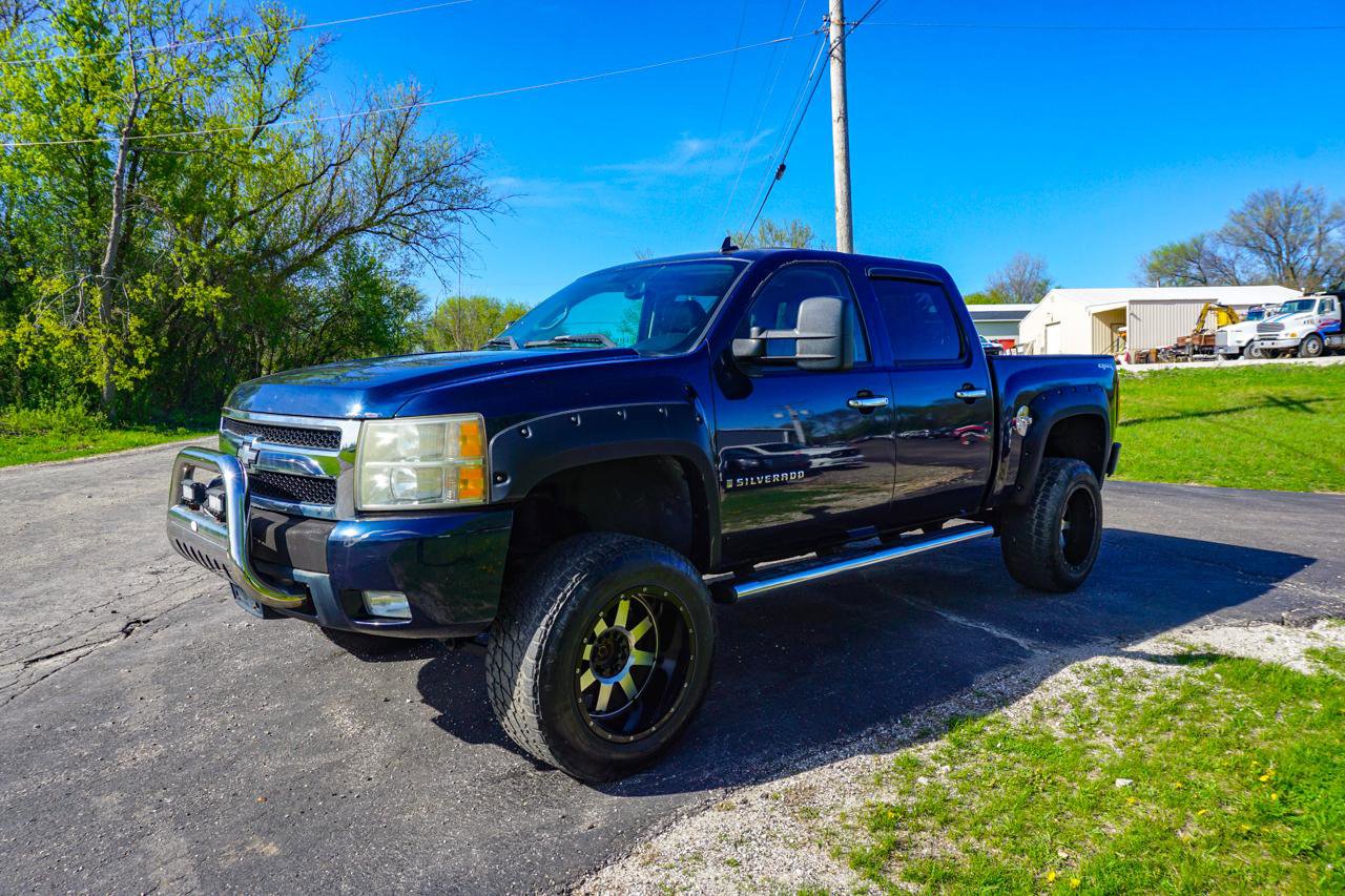 Used 2007 Chevrolet Silverado 1500 LTZ w/ Safety Package AWD/4WD image 8