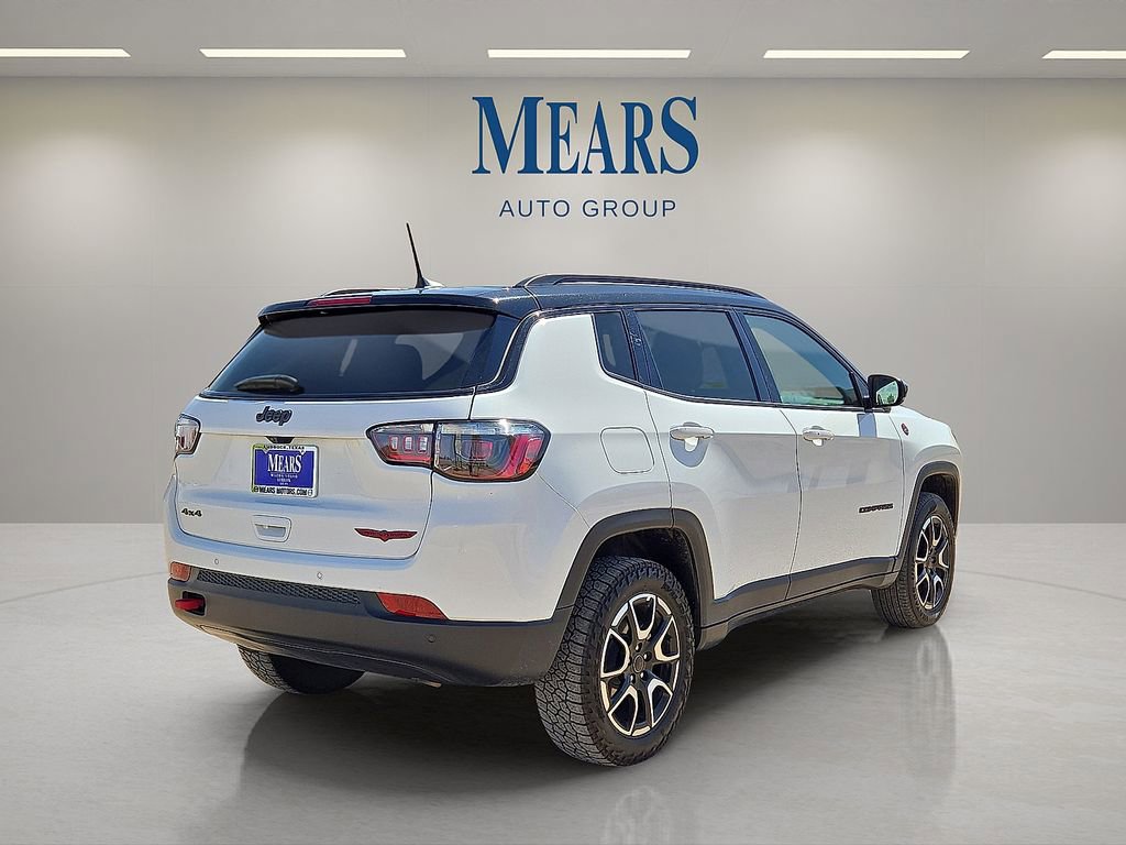 Used 2025 Jeep Compass Trailhawk AWD/4WD image 5